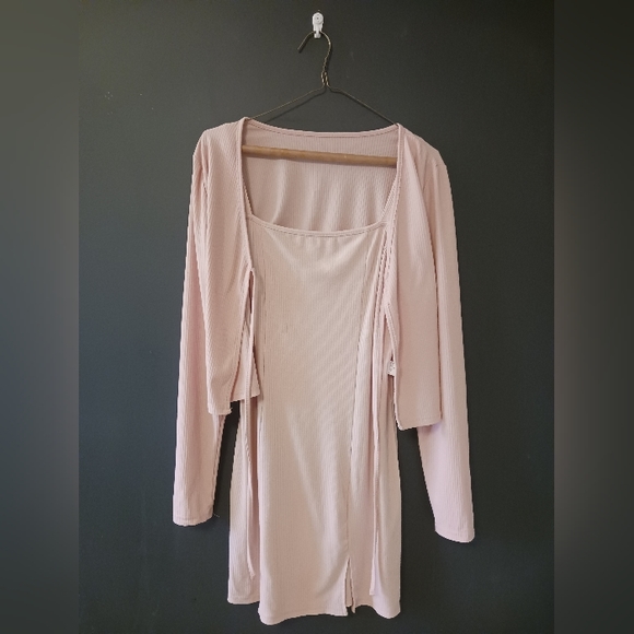 ROMWE LARGE WOMEN'S TWO PIECE LIGHT PINK SET DRESS AND LONG SLEEVE TOP INCLUDED - Picture 3 of 5